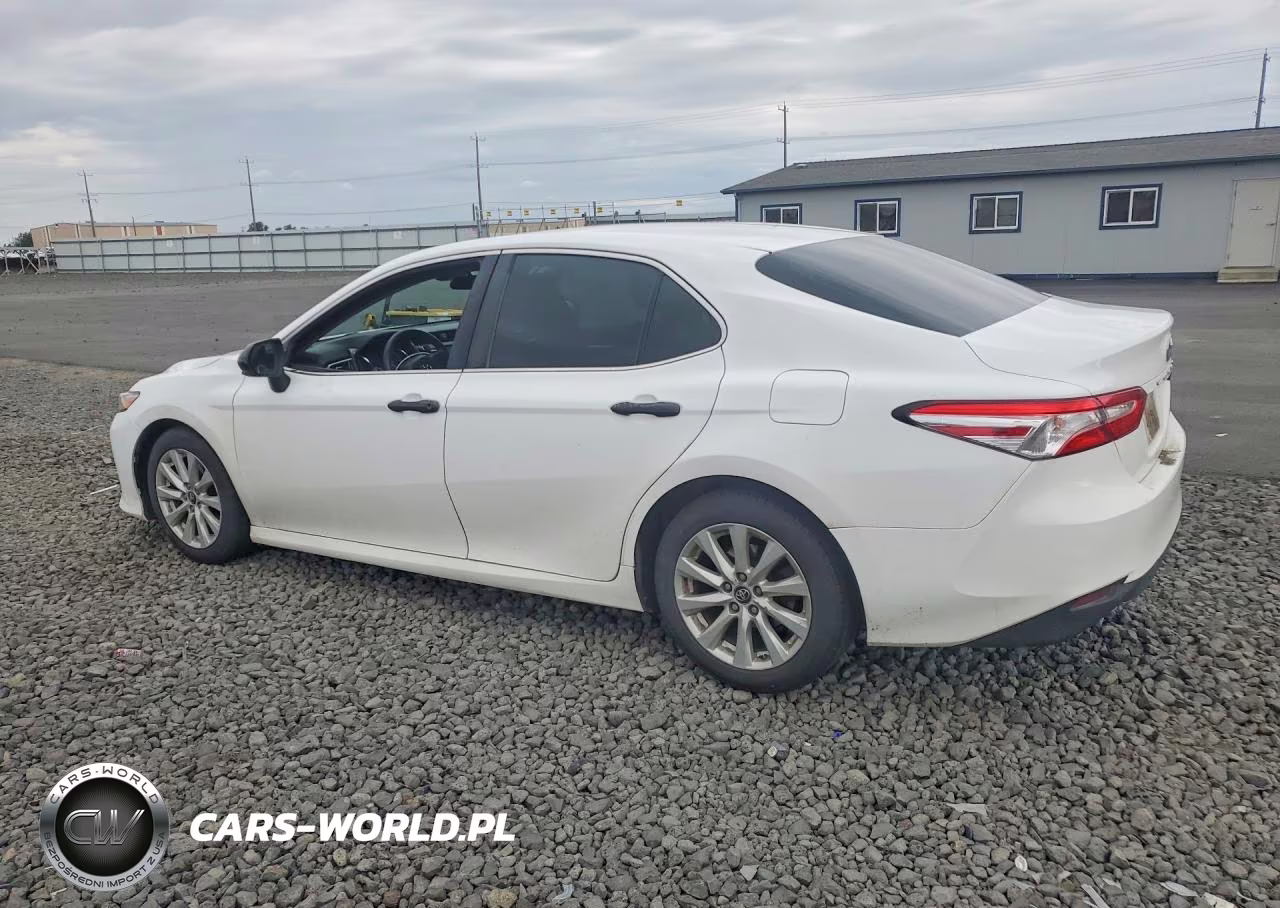 2018 Toyota Camry Le VIN:4T1B11HK9JU600992 - 2