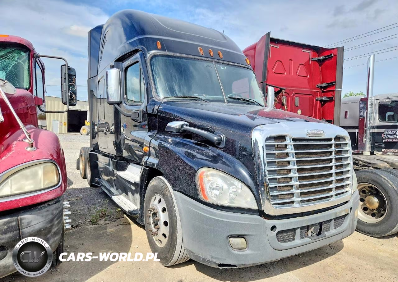 2013 Freightliner Cascadia Semi Truck