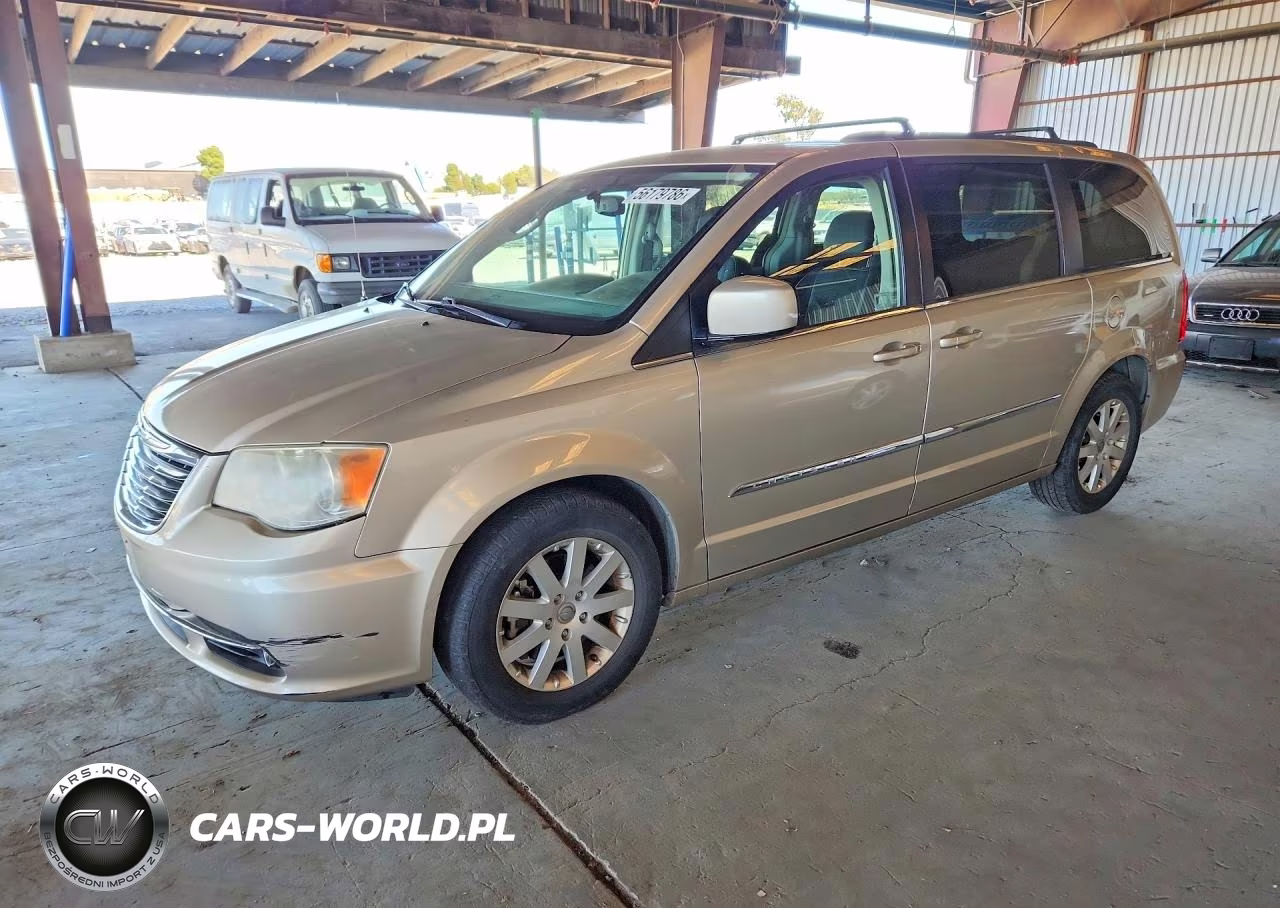 2014 Chrysler Town & Country Touring – zdjęcie 1 z 13