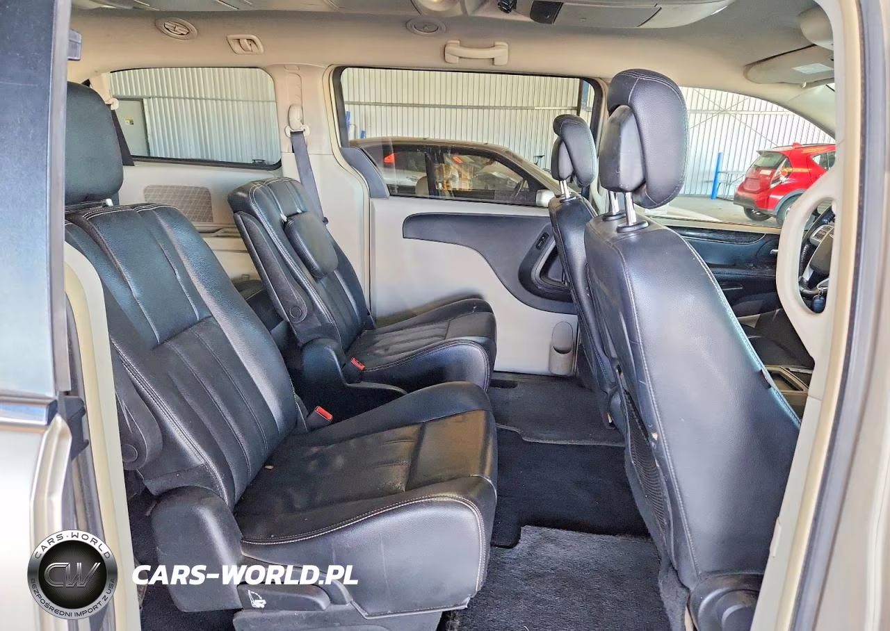2014 Chrysler Town & Country Touring VIN:2C4RC1BGXER397809 - 11