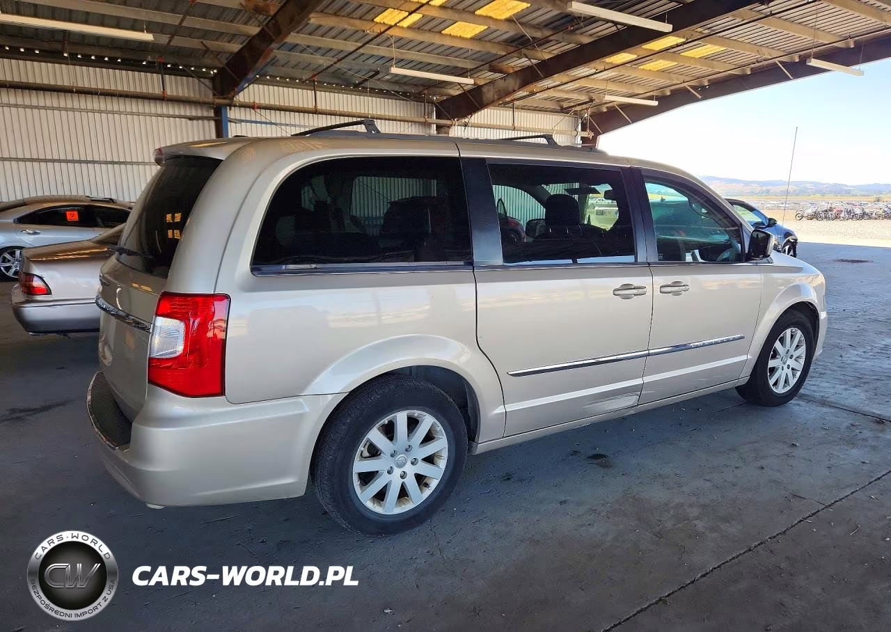 2014 Chrysler Town & Country Touring VIN:2C4RC1BGXER397809 - 3