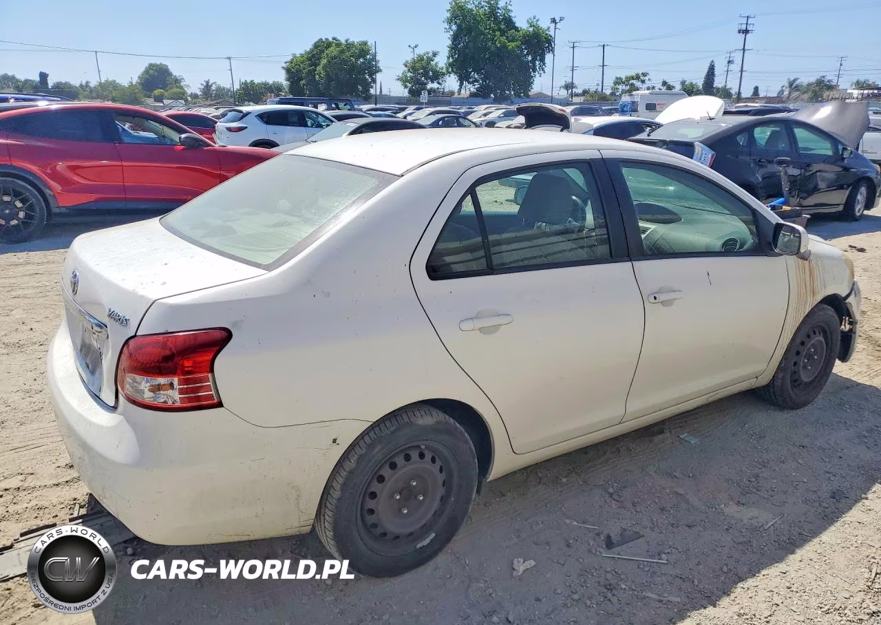 2010 Toyota Yaris Base VIN:JTDBT4K38A4066658 - 3