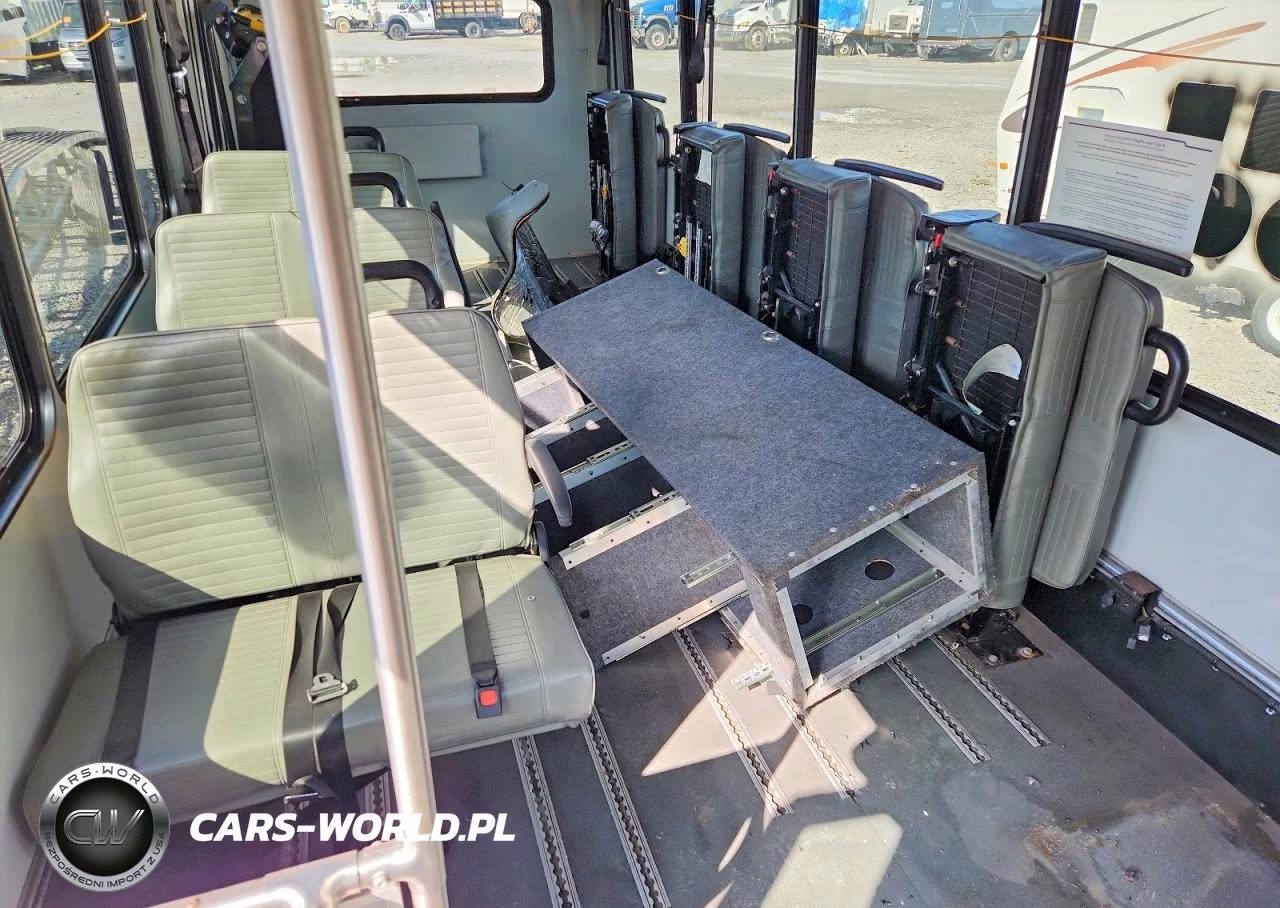 2019 Ford Econoline E450 Super Duty Cutaway Van VIN:1FDFE4FS5KDC61188 - 6