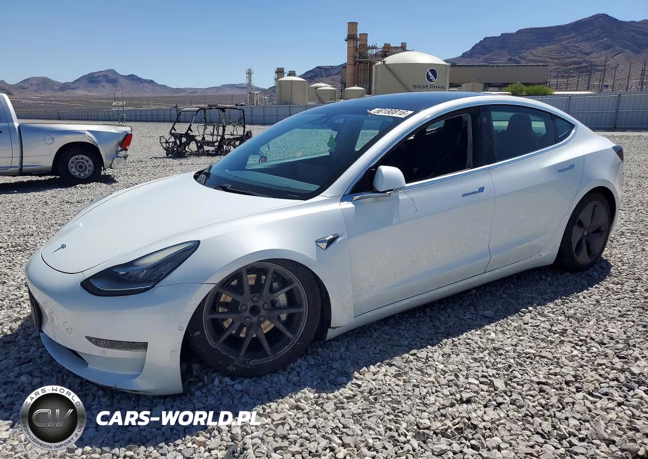2020 Tesla Model 3 – zdjęcie 1 z 12