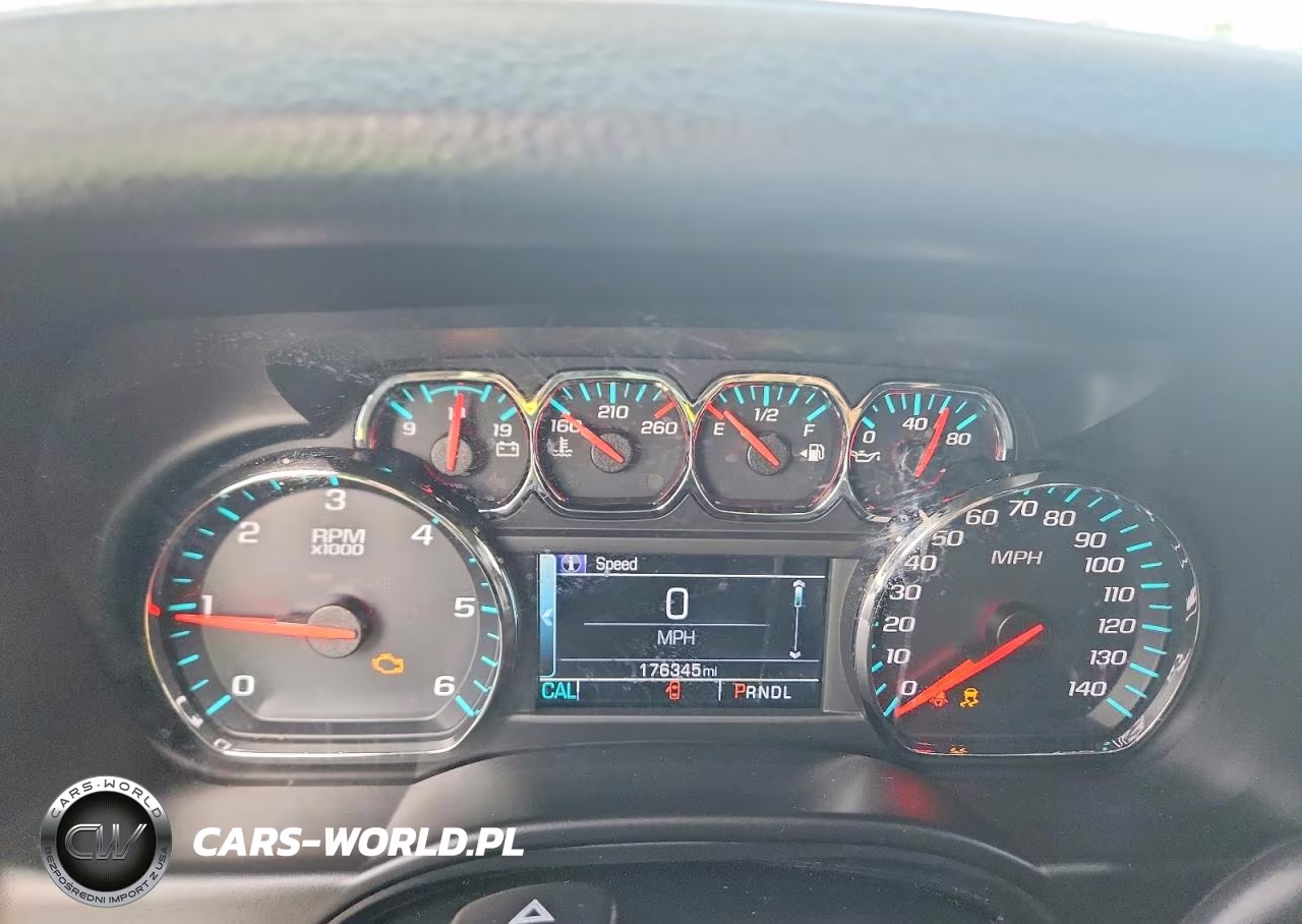 2018 Chevrolet Tahoe C1500 Ls VIN:1GNSCAKC8JR270529 - 9