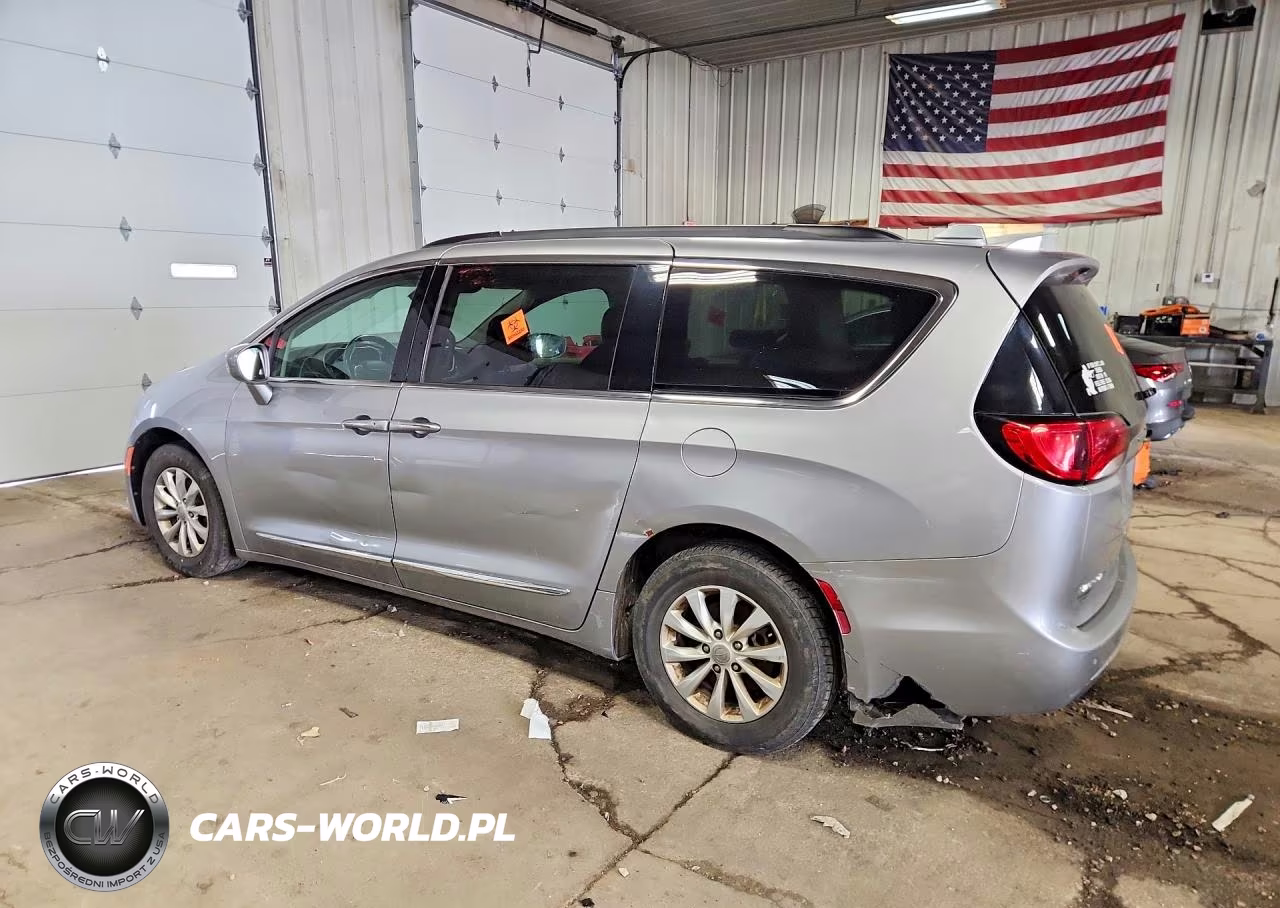 2017 Chrysler Pacifica Touring L VIN:2C4RC1BG3HR539583 - 2