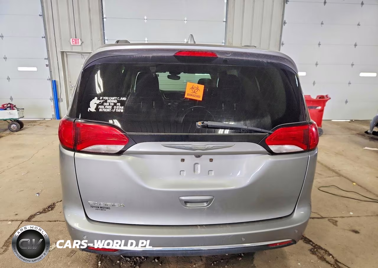 2017 Chrysler Pacifica Touring L VIN:2C4RC1BG3HR539583 - 6