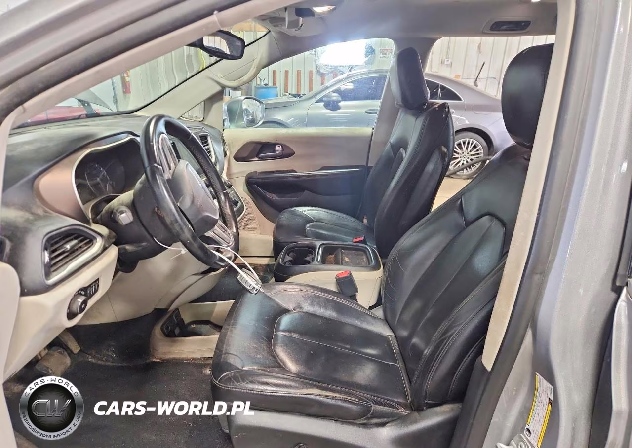2017 Chrysler Pacifica Touring L VIN:2C4RC1BG3HR539583 - 7