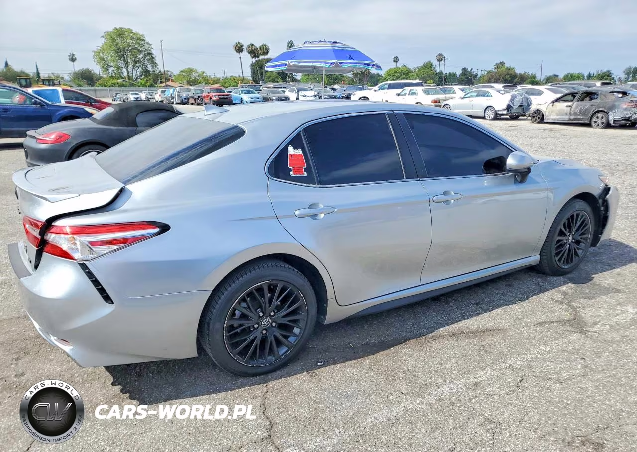 2020 Toyota Camry Se VIN:4T1G11AK5LU869512 - 3