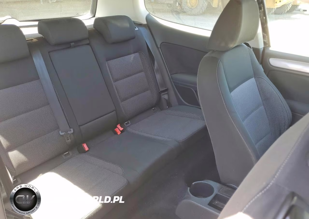 2010 Volkswagen Golf VIN:WVWAB7AJXAW094692 - 10