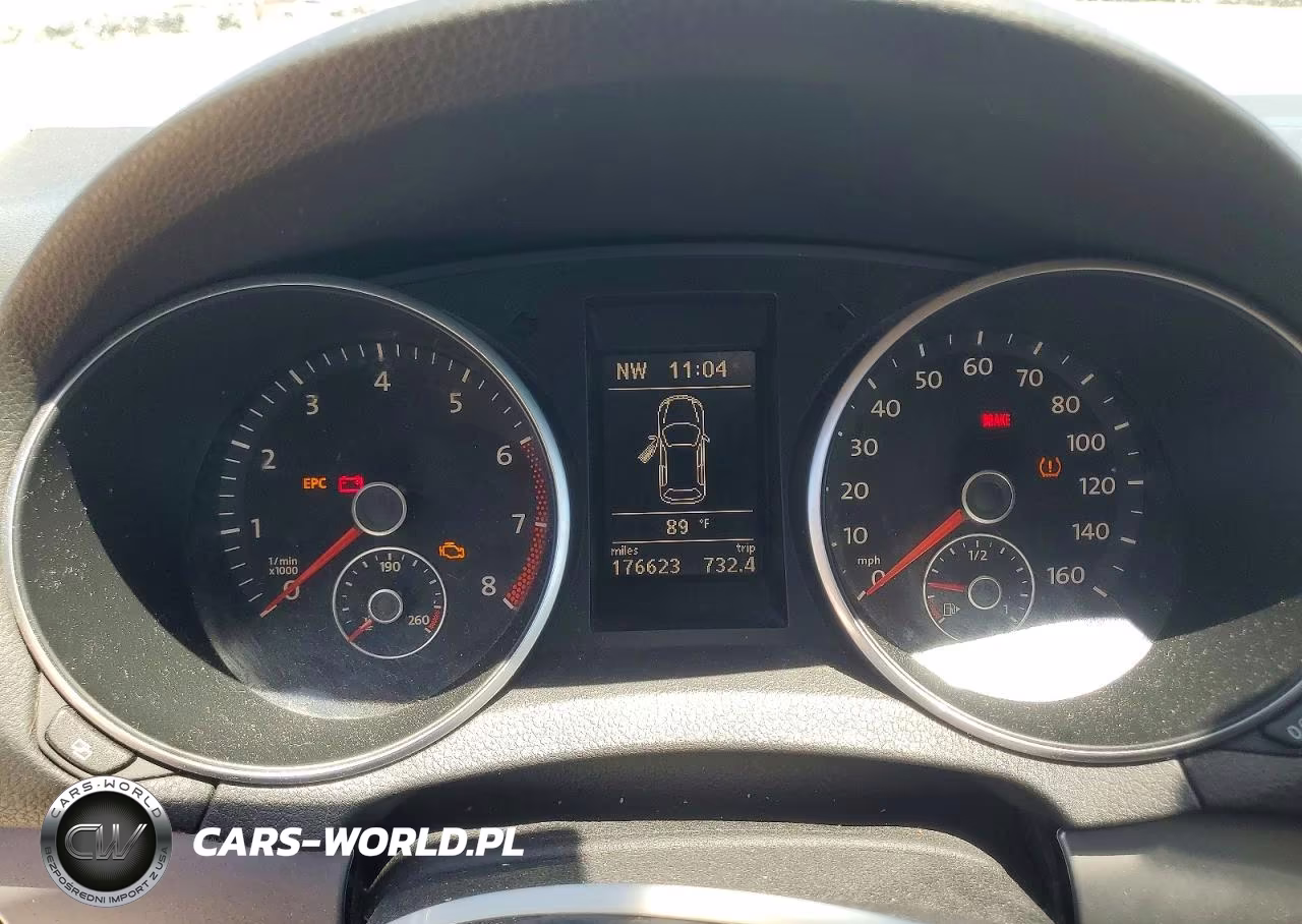 2010 Volkswagen Golf VIN:WVWAB7AJXAW094692 - 9