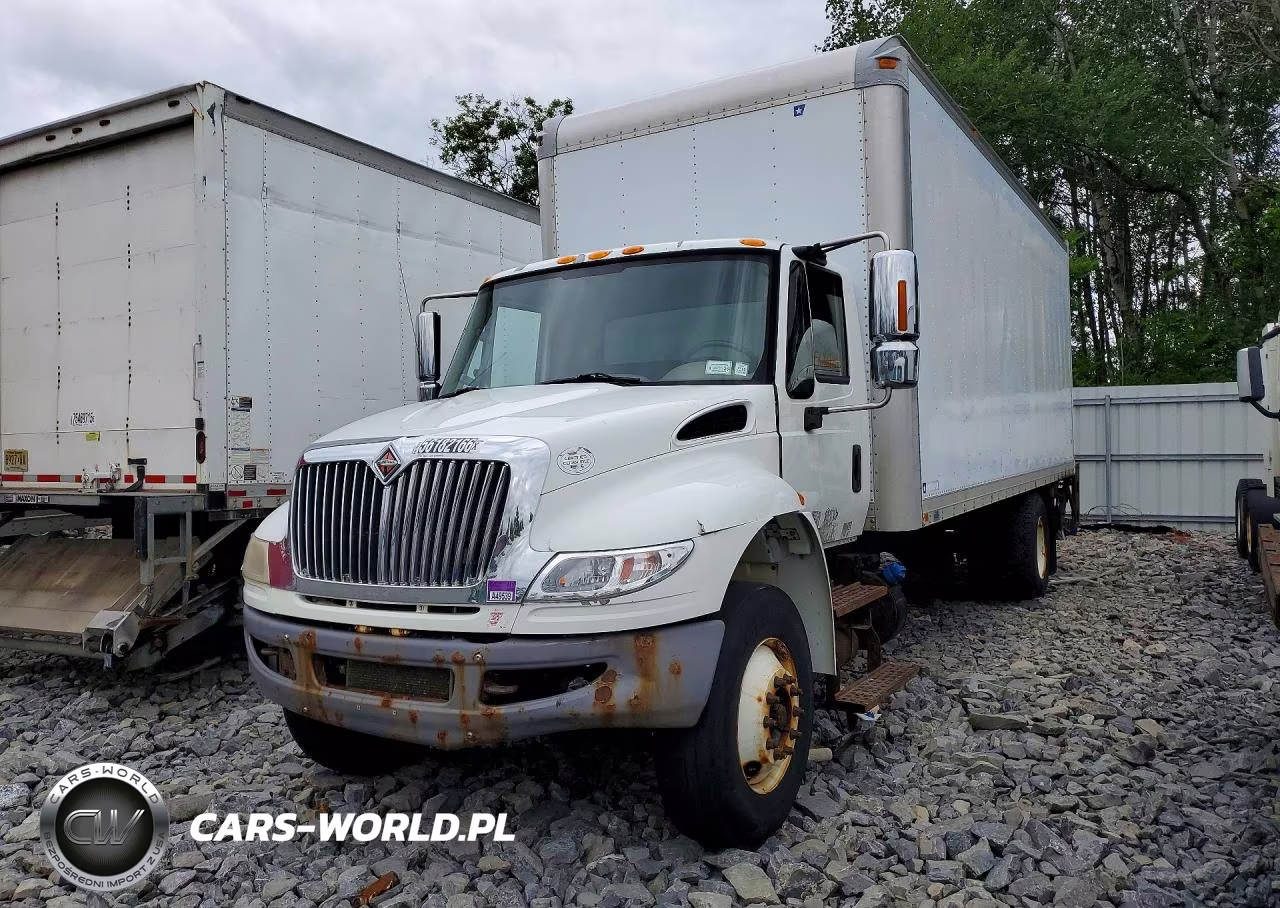 2015 International 4300 Box Truck
