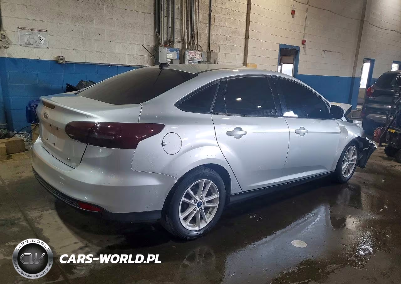 2018 Ford Focus Se VIN:1FADP3F20JL328659 - 3