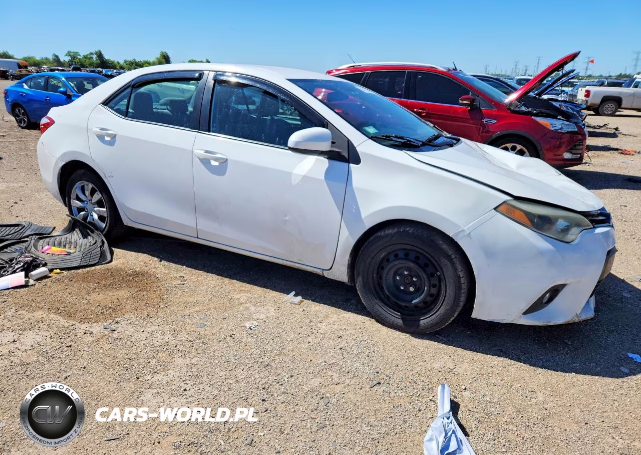 2015 Toyota Corolla Le VIN:2T1BURHE6FC270995 - 4