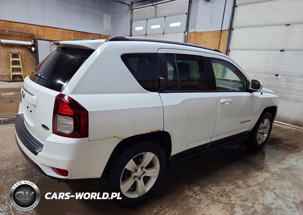 2015 Jeep Compass Latitude VIN:1C4NJDEB4FD272167 - 3