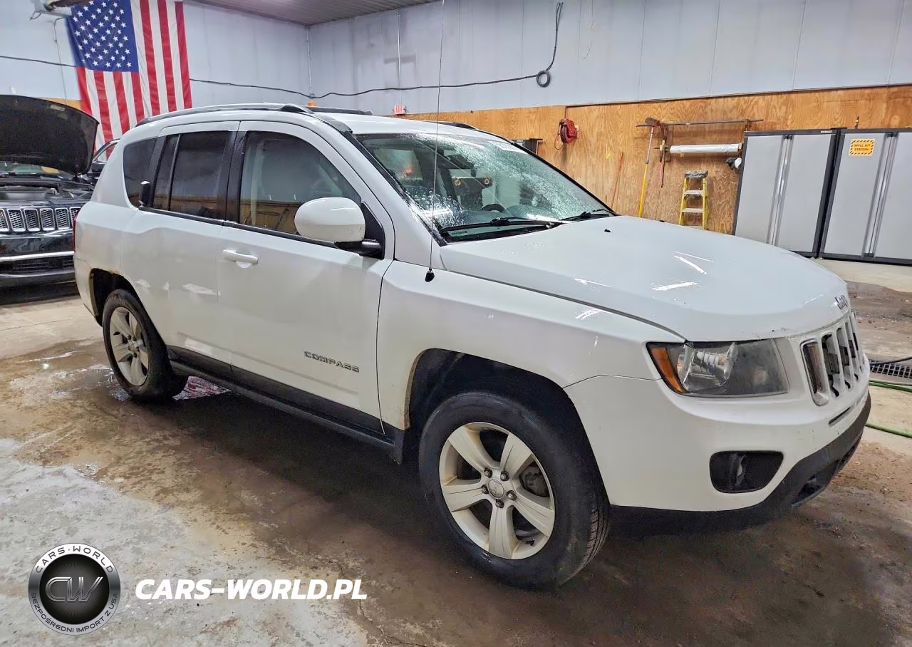 2015 Jeep Compass Latitude VIN:1C4NJDEB4FD272167 - 4