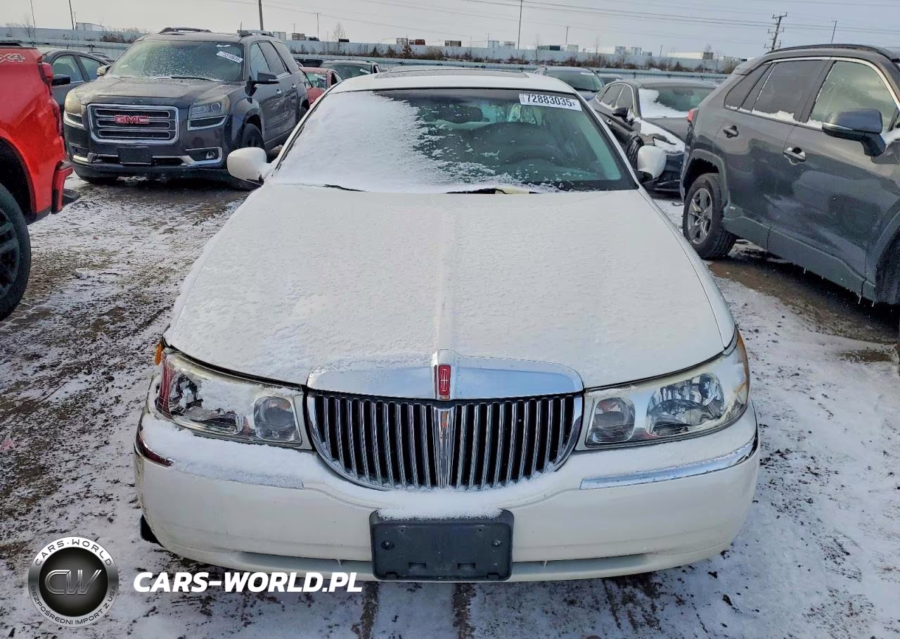 1998 Lincoln Town Car Signature VIN:1LNFM82W3WY665592 - 5