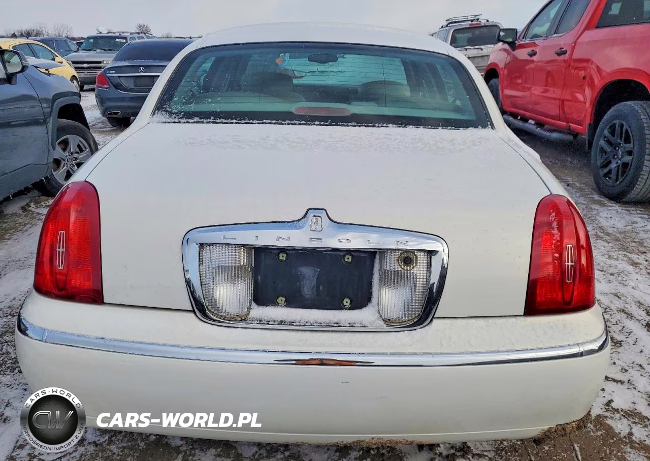 1998 Lincoln Town Car Signature VIN:1LNFM82W3WY665592 - 6
