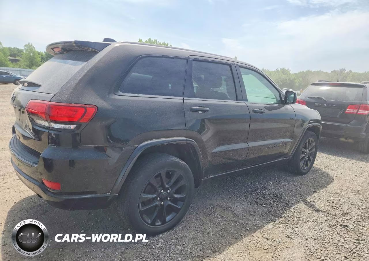 2017 Jeep Grand Cherokee Laredo VIN:1C4RJFAGXHC714554 - 3