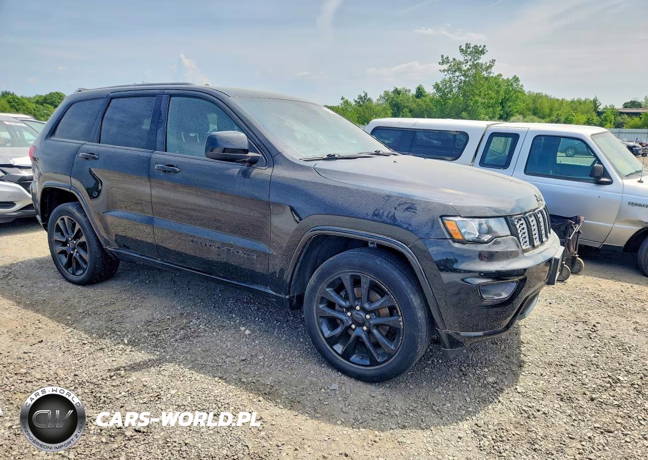 2017 Jeep Grand Cherokee Laredo VIN:1C4RJFAGXHC714554 - 4