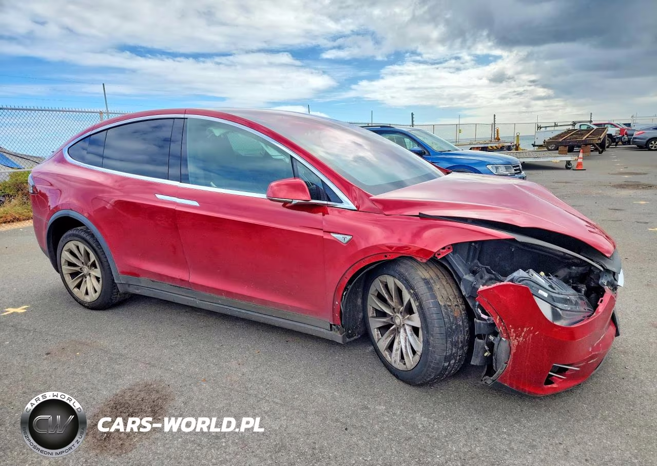 2016 Tesla Model X VIN:5YJXCBE24GF017634 - 4
