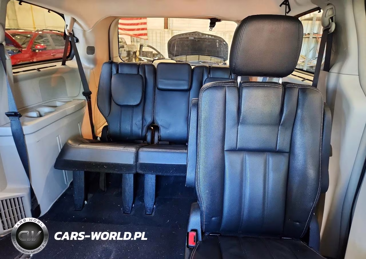 2016 Chrysler Town & Country Touring VIN:2C4RC1BGXGR233107 - 10