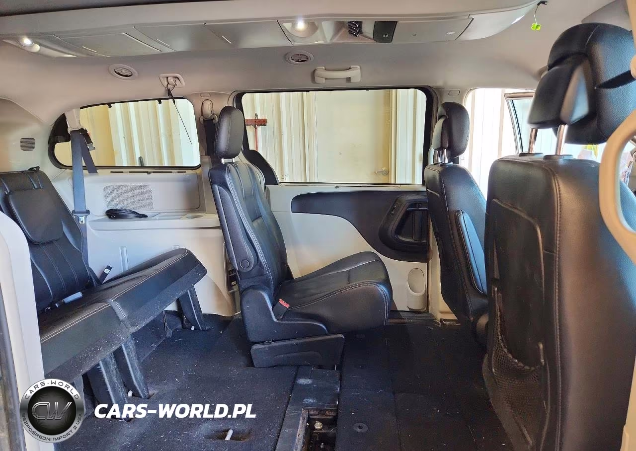 2016 Chrysler Town & Country Touring VIN:2C4RC1BGXGR233107 - 11