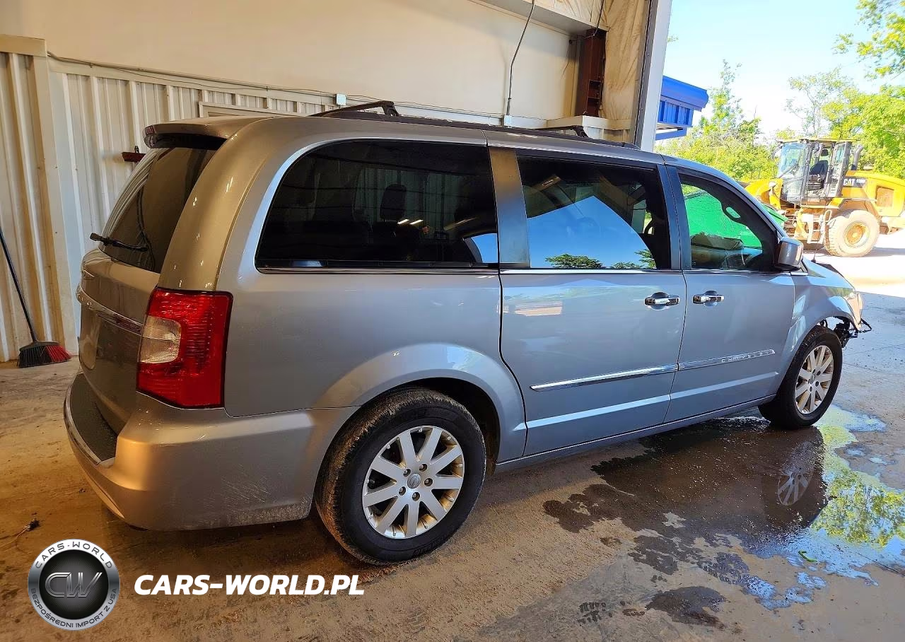 2016 Chrysler Town & Country Touring VIN:2C4RC1BGXGR233107 - 3