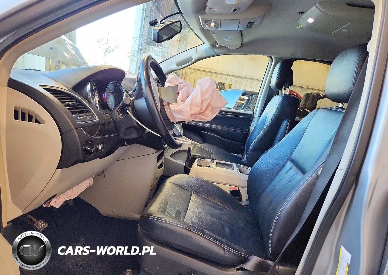 2016 Chrysler Town & Country Touring VIN:2C4RC1BGXGR233107 - 7