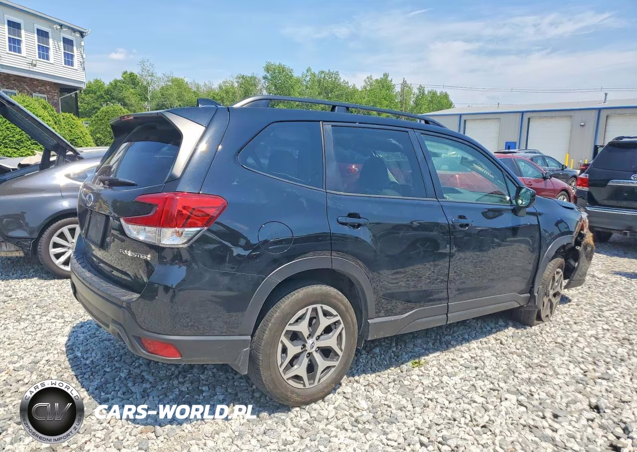 2019 Subaru Forester Premium VIN:JF2SKAGC6KH551600 - 3