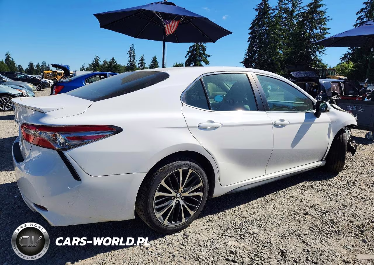 2018 Toyota Camry Se VIN:4T1B11HK4JU526249 - 3