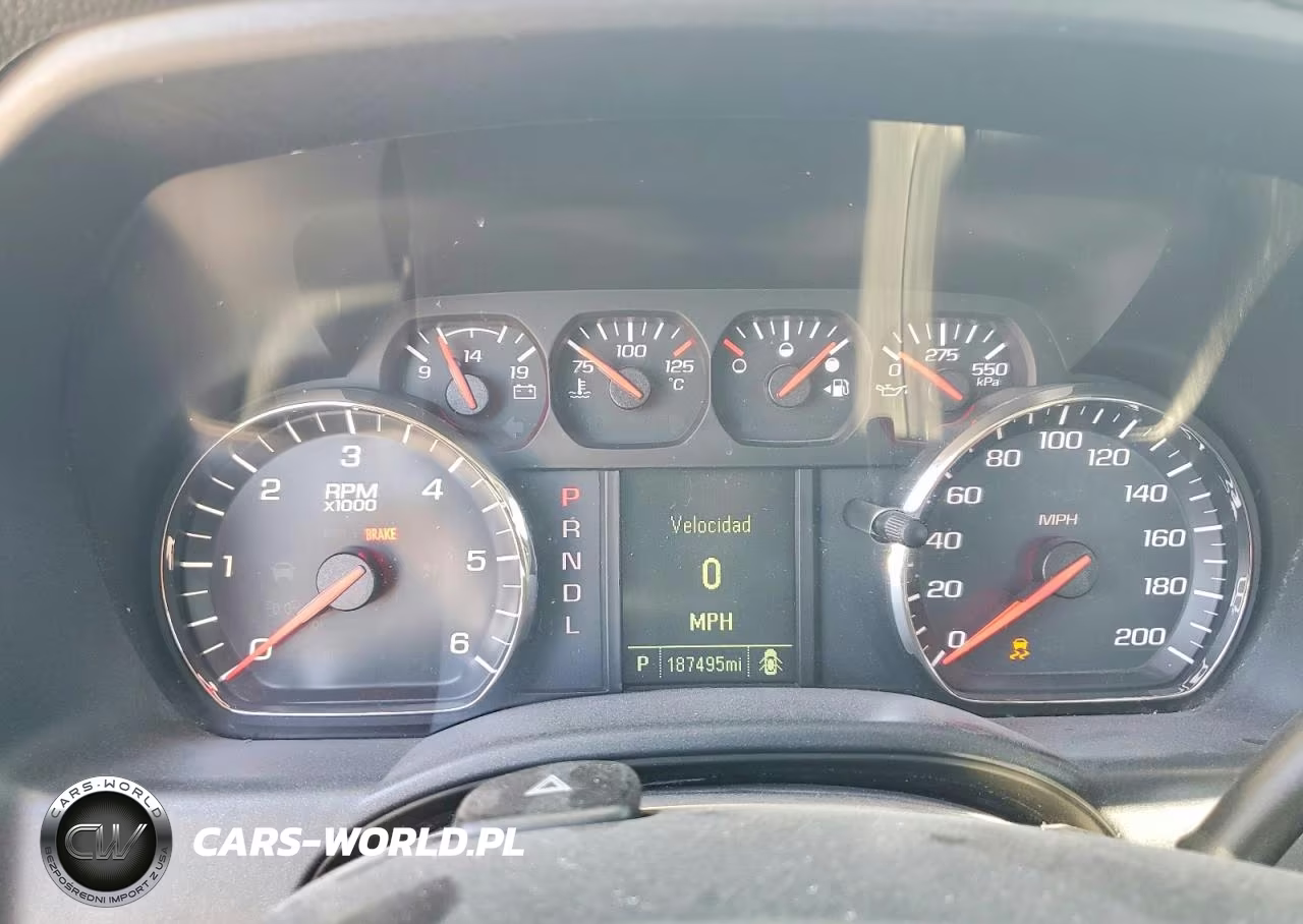 2018 Chevrolet Silverado C1500 VIN:1GCRCNEHXJZ143383 - 9