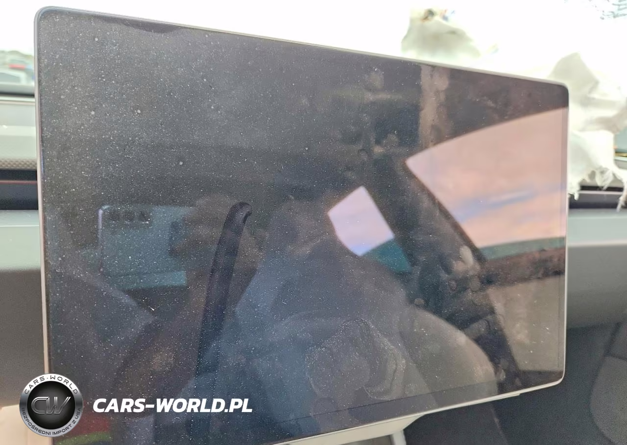 2024 Tesla Model 3 VIN:5YJ3E1ET5RF830219 - 9