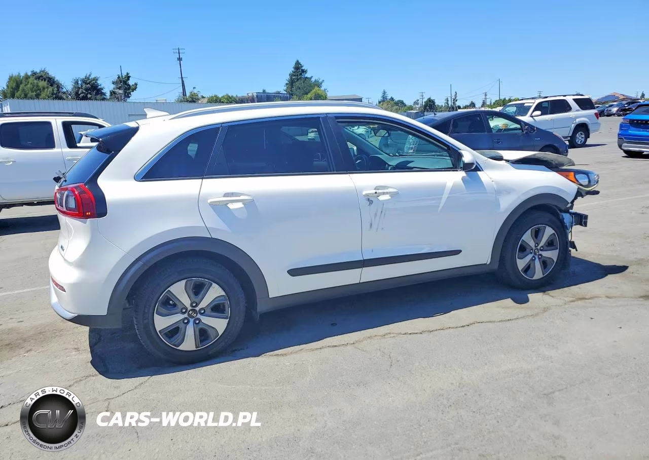 2018 Kia Niro Lx VIN:KNDCB3LC8J5128456 - 3