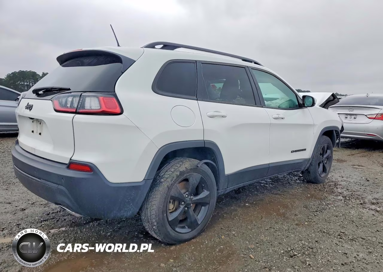2019 Jeep Cherokee Latitude Plus VIN:1C4PJMLX3KD307105 - 3
