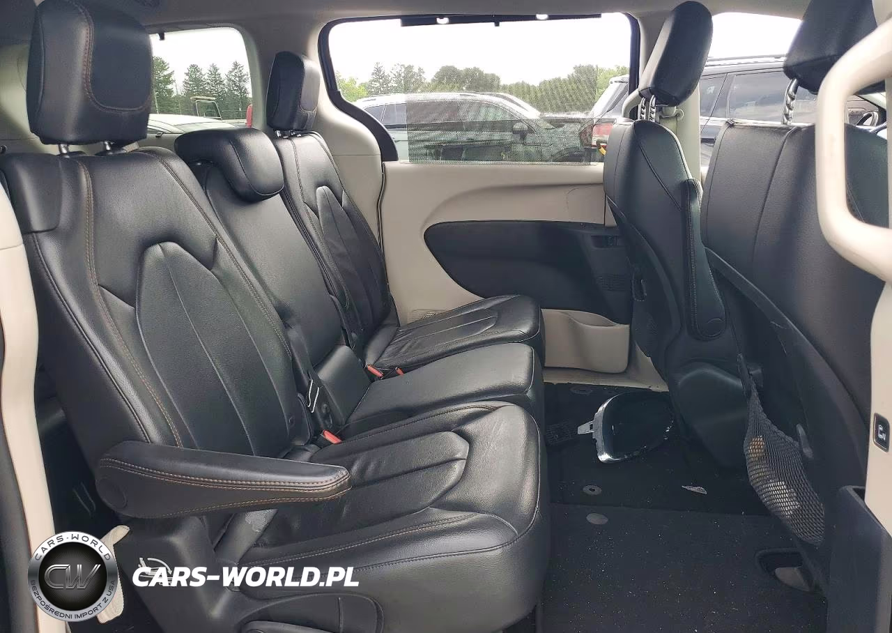 2017 Chrysler Pacifica Touring L VIN:2C4RC1BG2HR514416 - 11