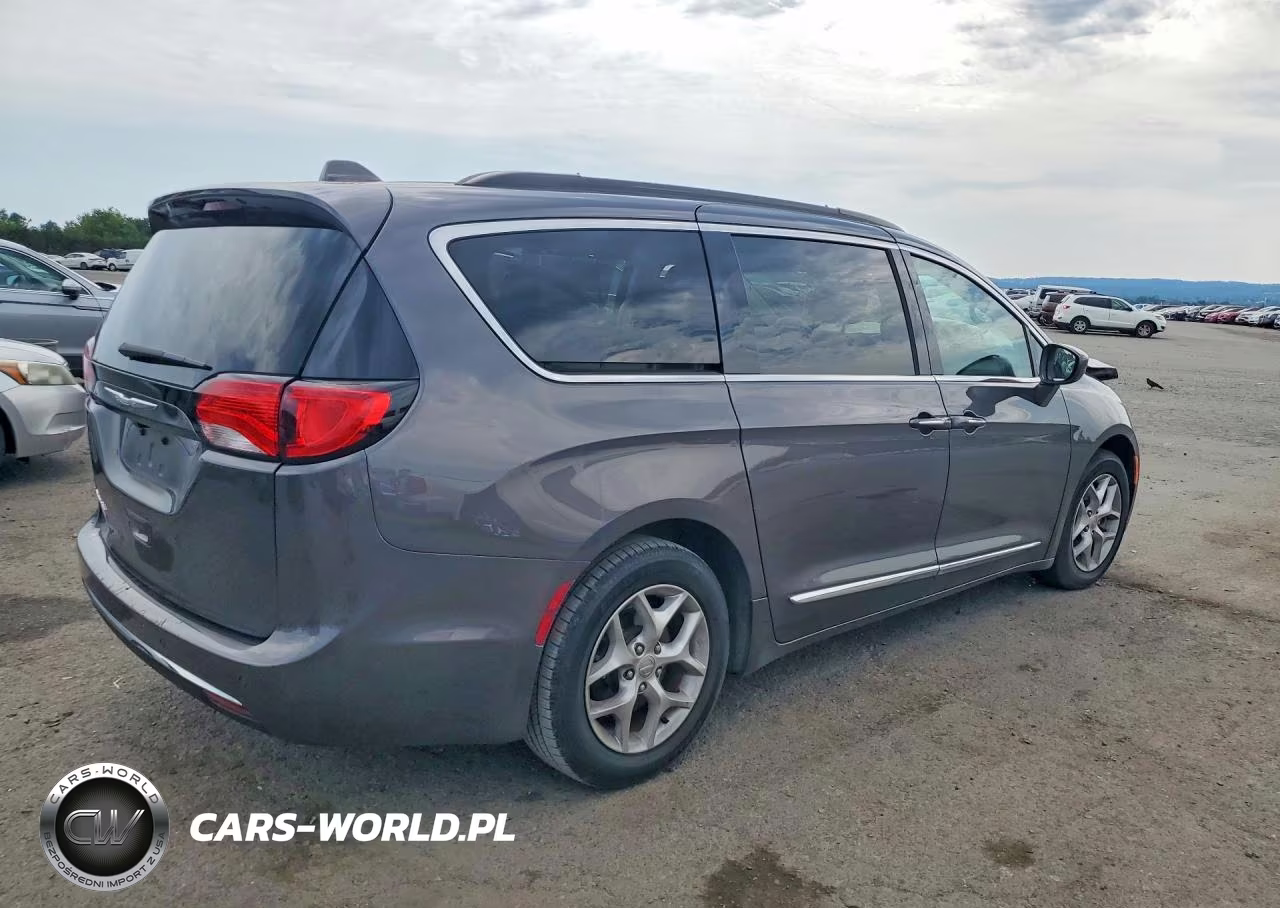 2017 Chrysler Pacifica Touring L VIN:2C4RC1BG2HR514416 - 3