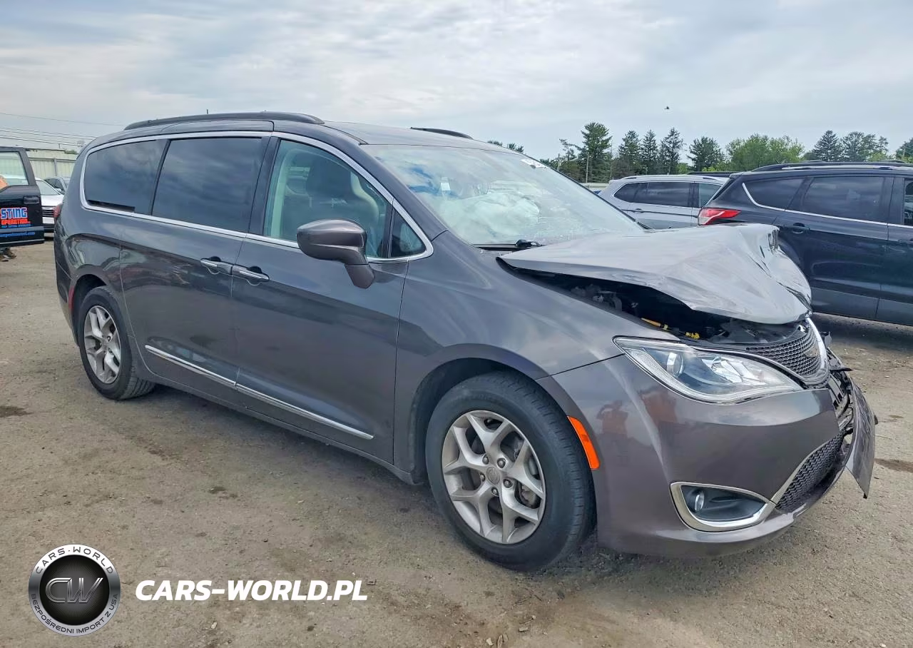 2017 Chrysler Pacifica Touring L VIN:2C4RC1BG2HR514416 - 4