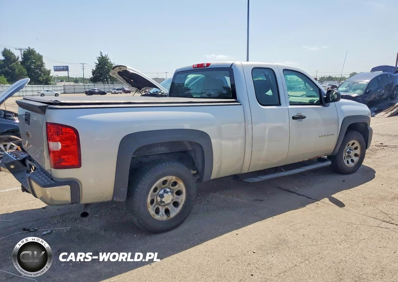 2011 Chevrolet Silverado C1500 VIN:1GCRCPEX6BZ341575 - 3