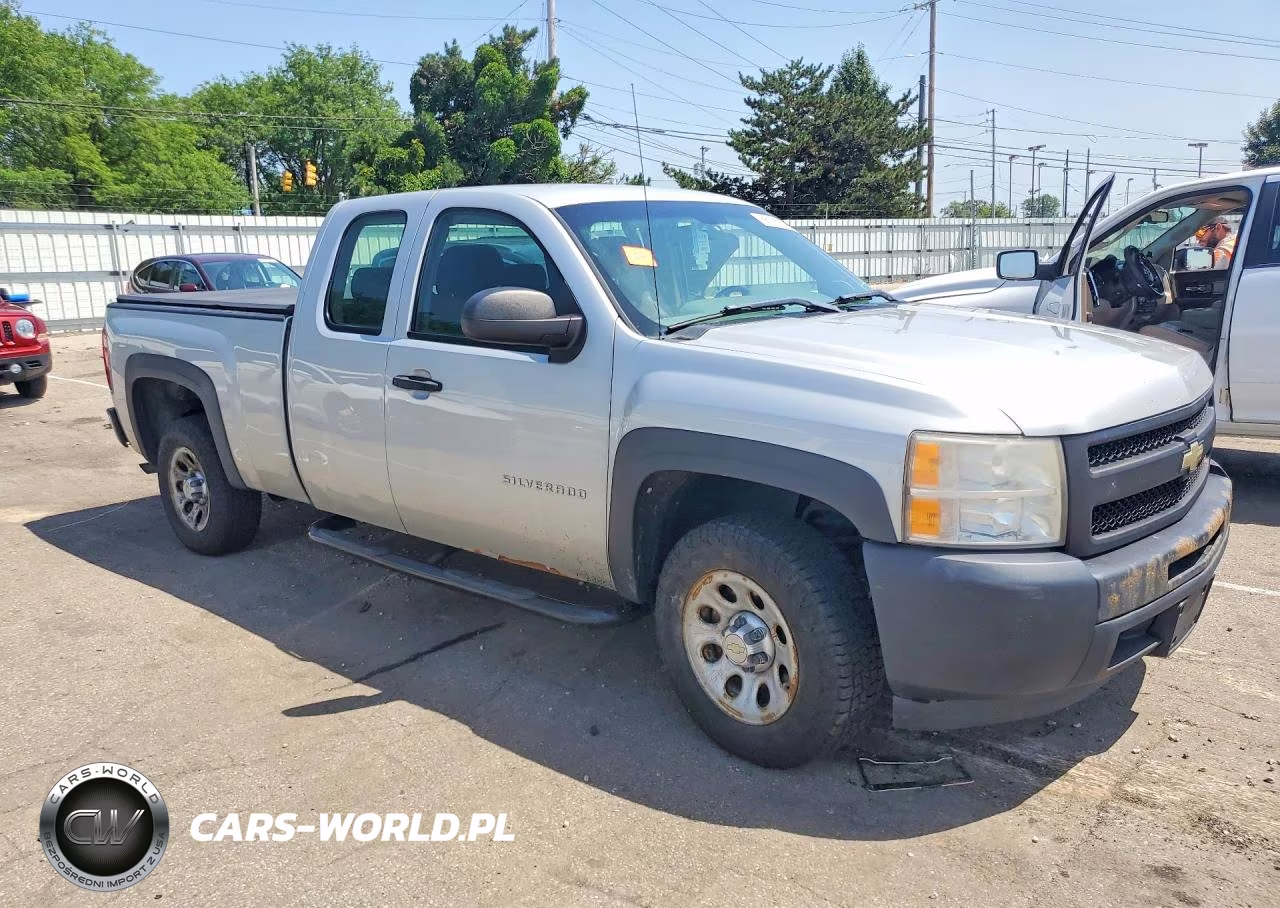 2011 Chevrolet Silverado C1500 VIN:1GCRCPEX6BZ341575 - 4