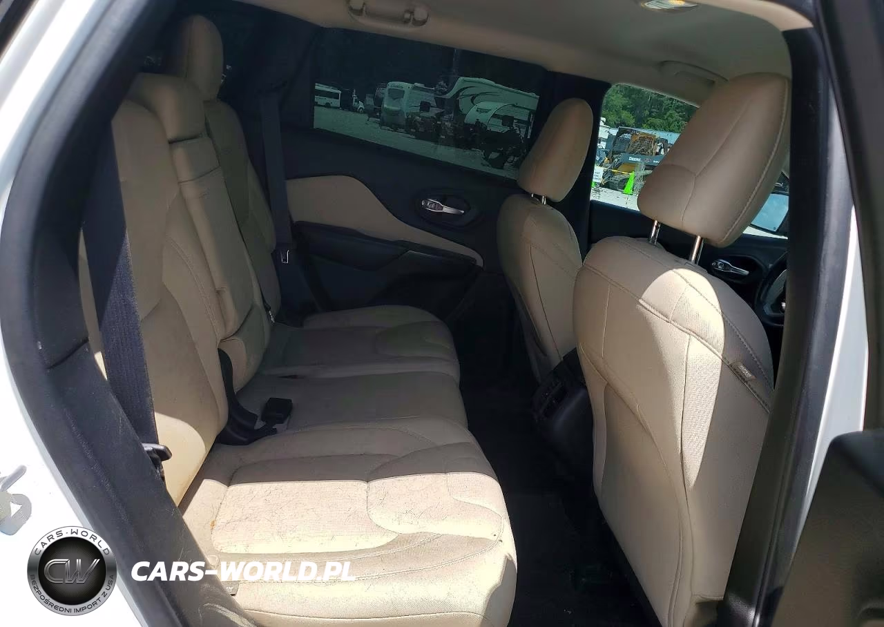 2015 Jeep Cherokee Latitude VIN:1C4PJLCB2FW676708 - 11