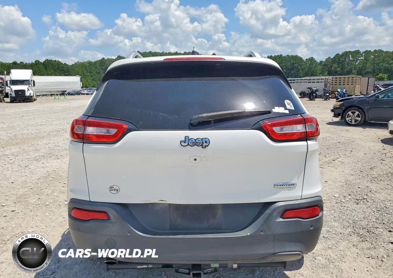 2015 Jeep Cherokee Latitude VIN:1C4PJLCB2FW676708 - 6