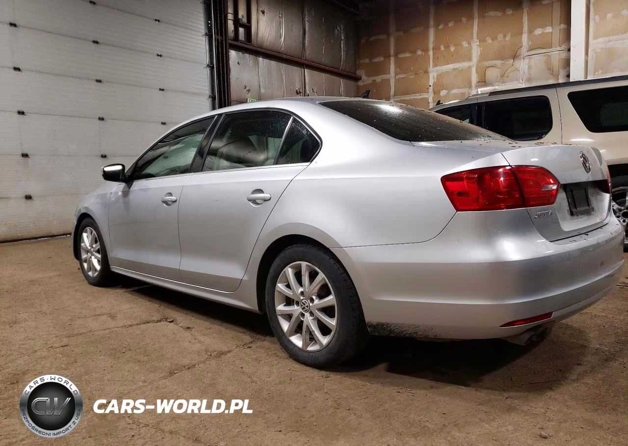 VOLKSWAGEN JETTA SE VIN:3VWD07AJ3EM379725 - 2
