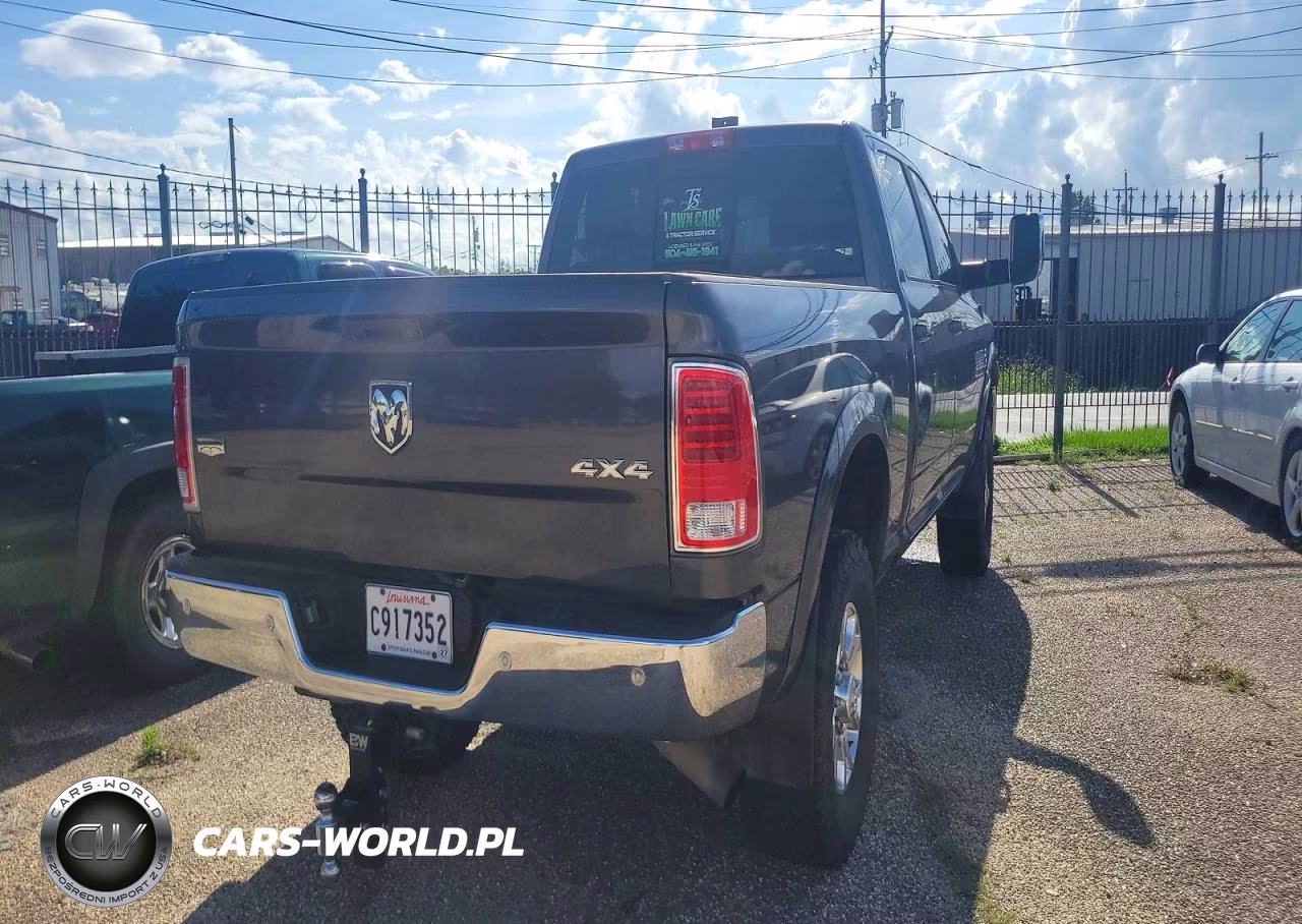 2017 Ram 2500 Laramie VIN:3C6UR5FL1HG670581 - 4