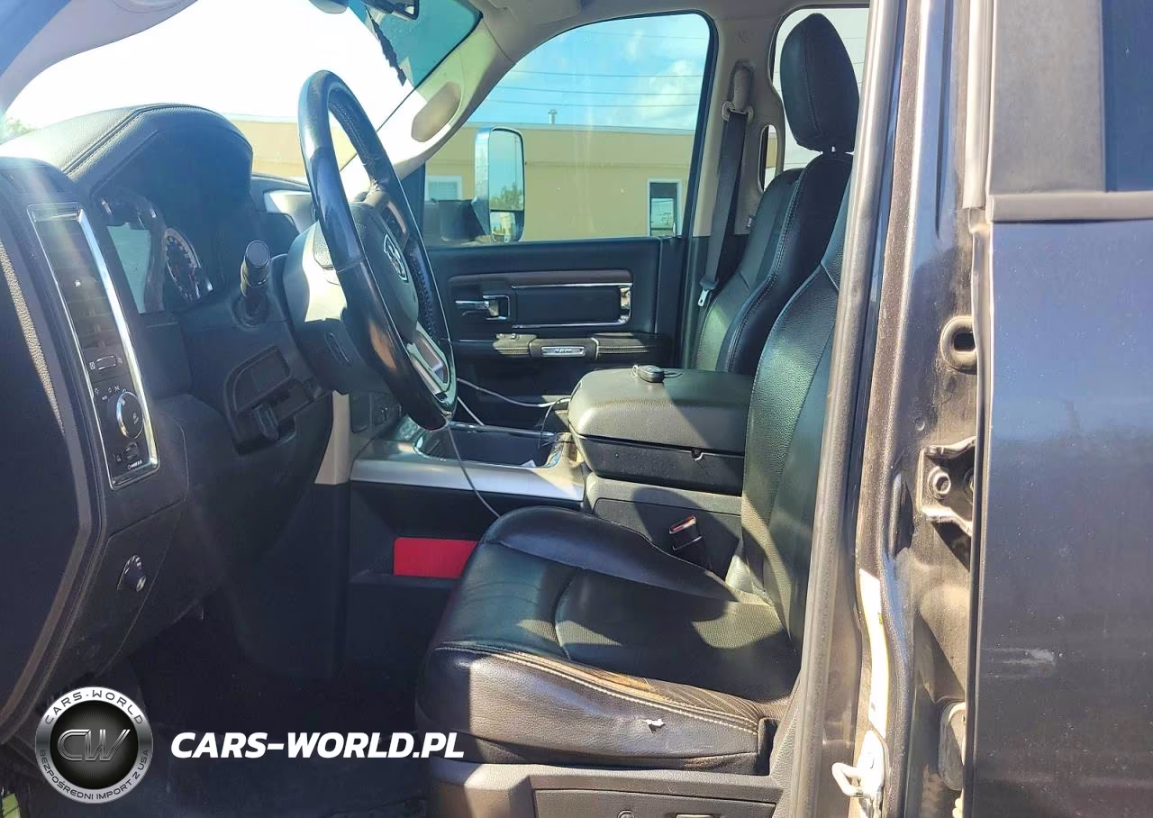 2017 Ram 2500 Laramie VIN:3C6UR5FL1HG670581 - 5