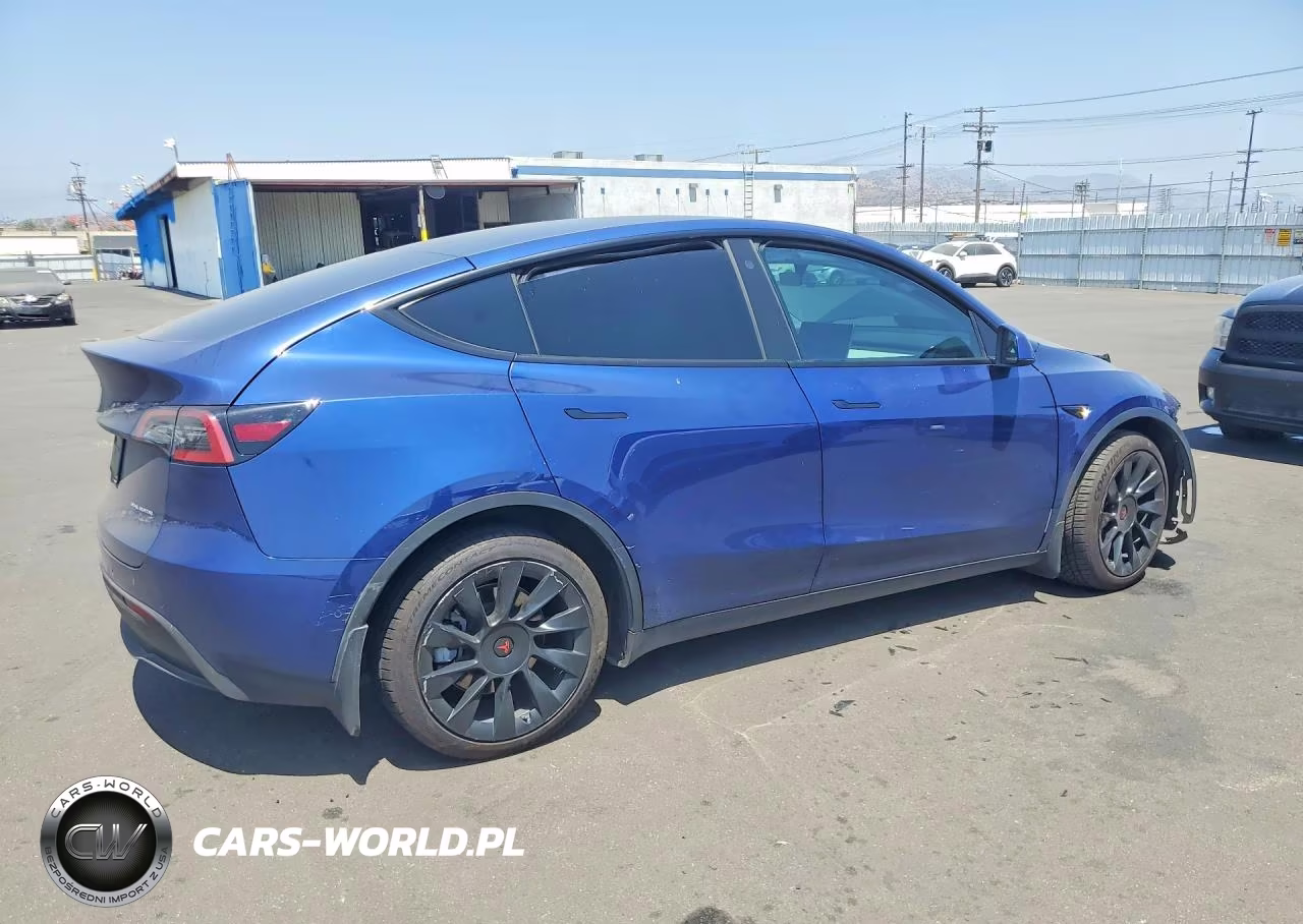 2022 Tesla Model Y VIN:7SAYGDEE2NF425872 - 3