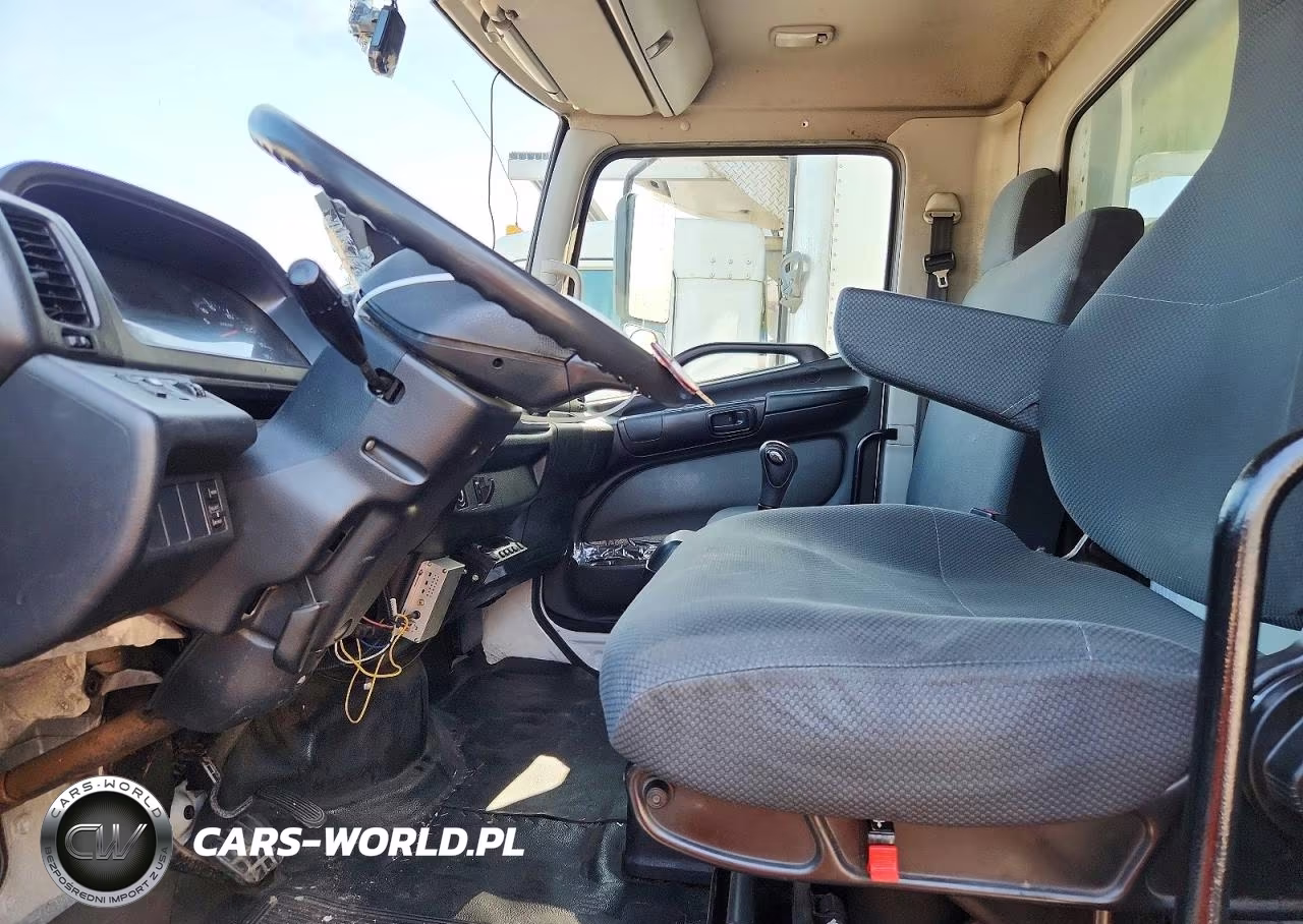 2018 Hino 268A Refrigerated Box Truck VIN:5PVNJ8JR3J4S51555 - 7