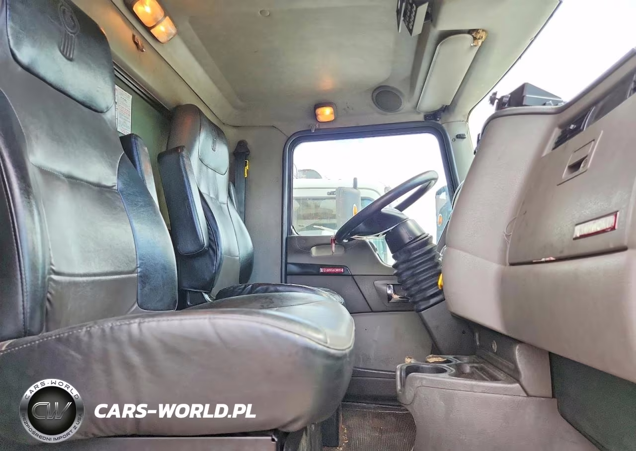 2016 Kenworth T300 Refrigerated Box Truck VIN:2NKHLJ9X6GM487054 - 5