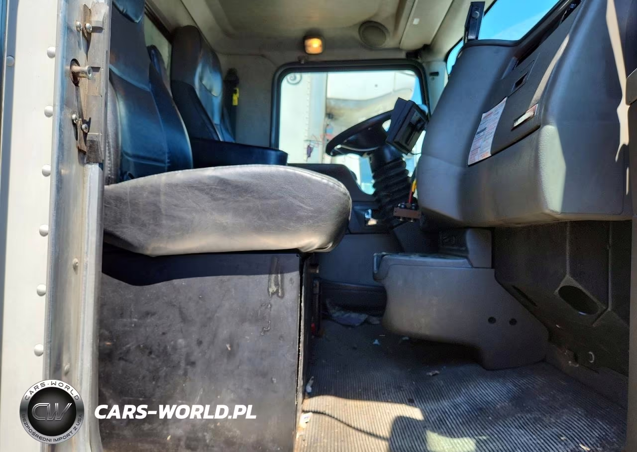 2016 Kenworth T300 Refrigerated Box Truck VIN:2NKHLJ9X9GM133237 - 5