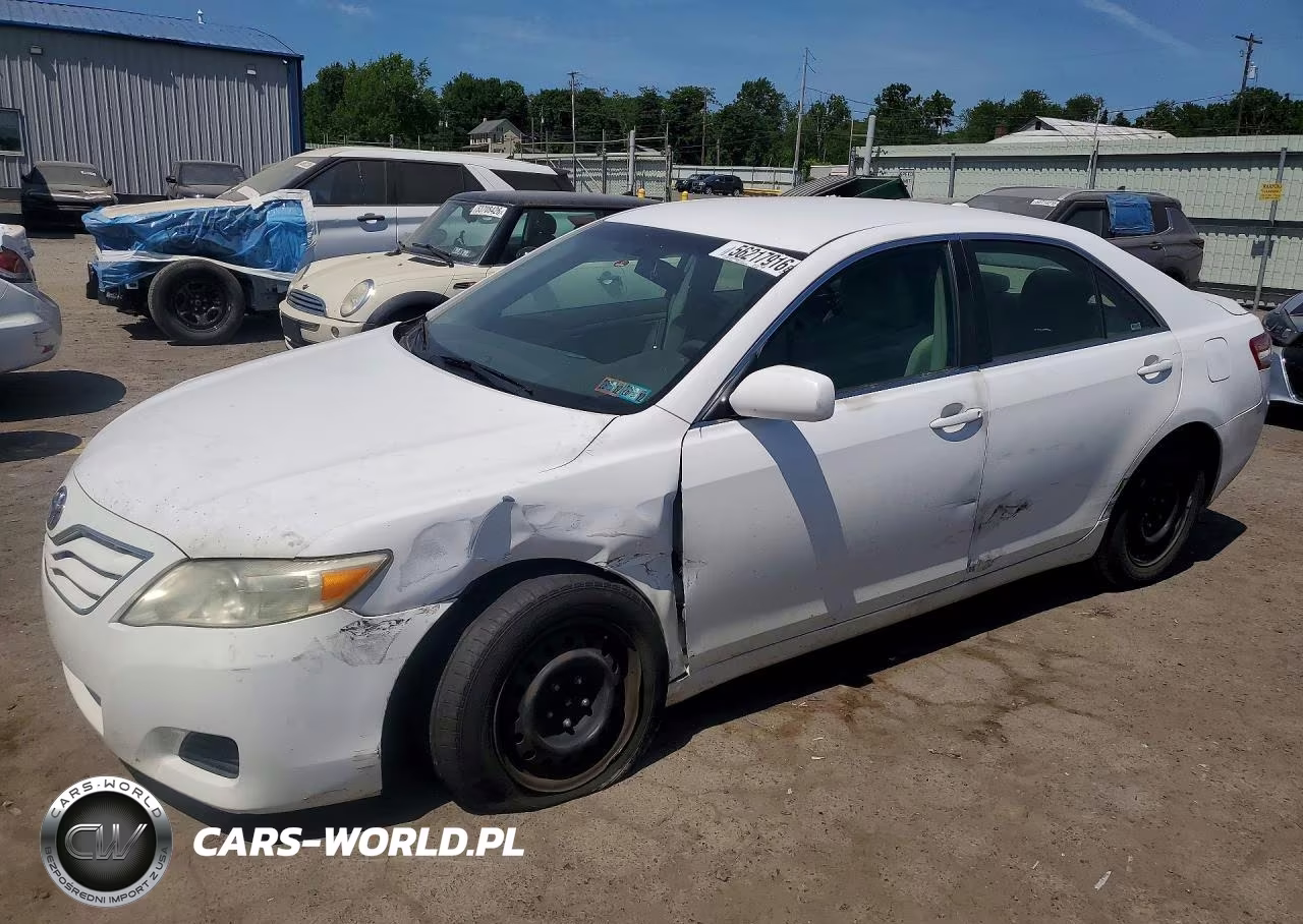 2010 Toyota Camry Le – zdjęcie 1 z 12